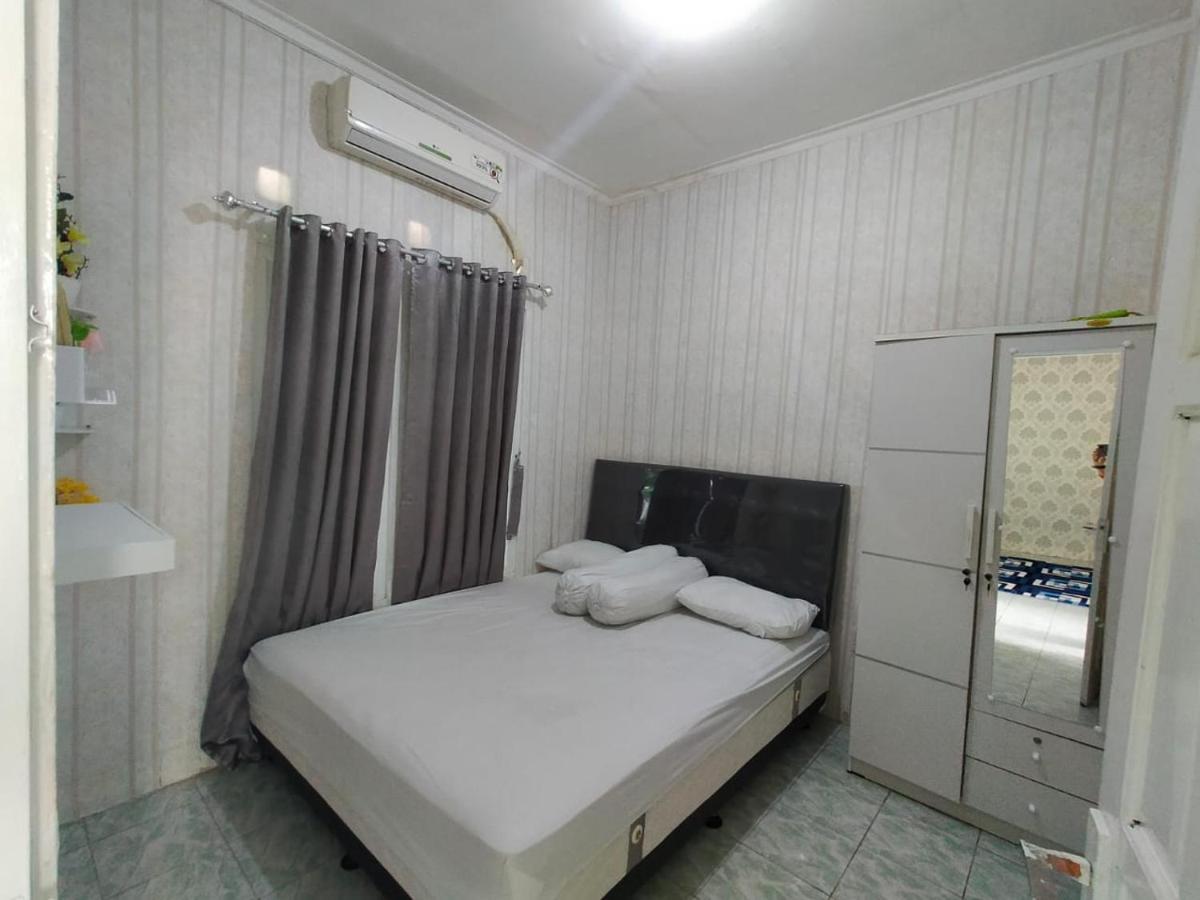Shifana Homestay Syariah Yogyakarta Exterior photo
