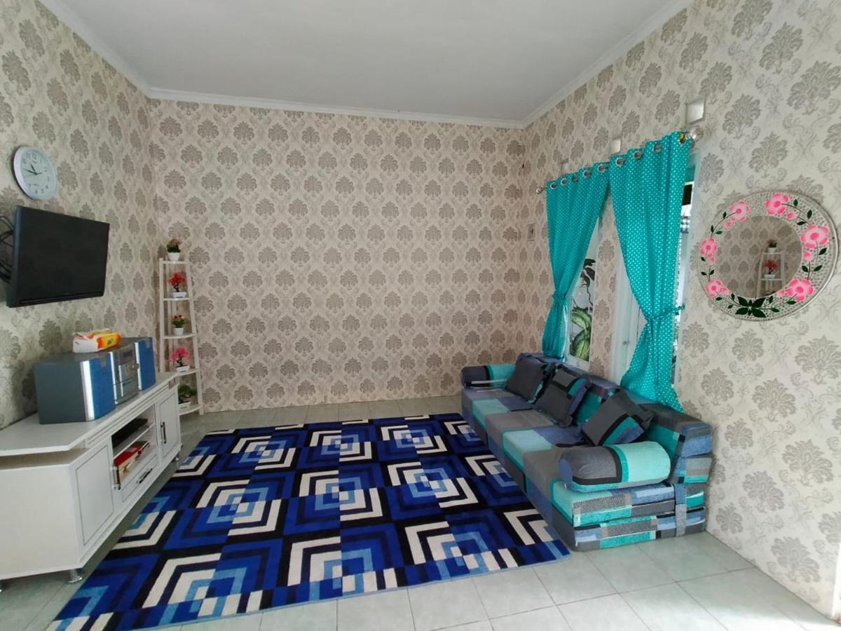 Shifana Homestay Syariah Yogyakarta Exterior photo