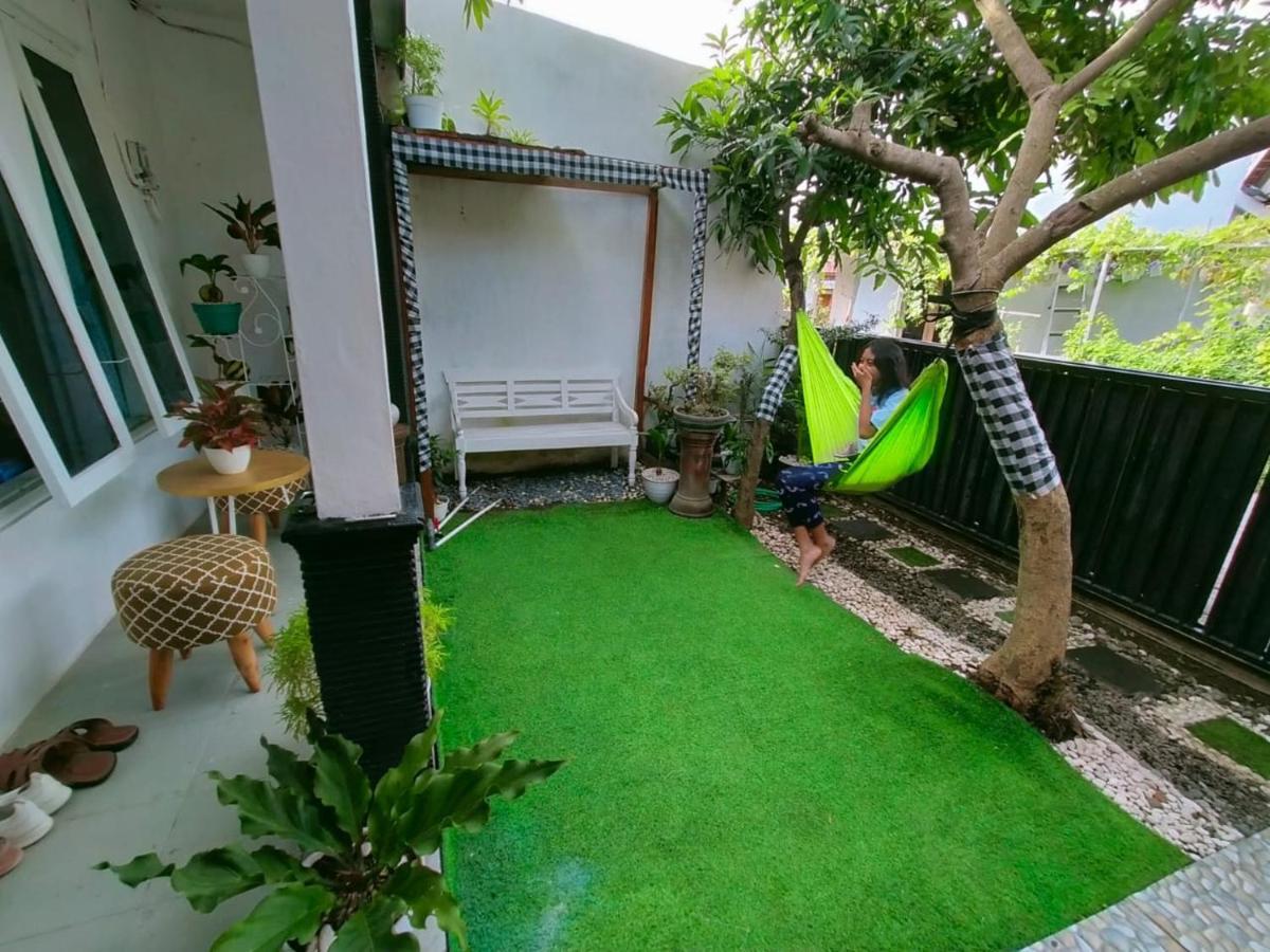 Shifana Homestay Syariah Yogyakarta Exterior photo