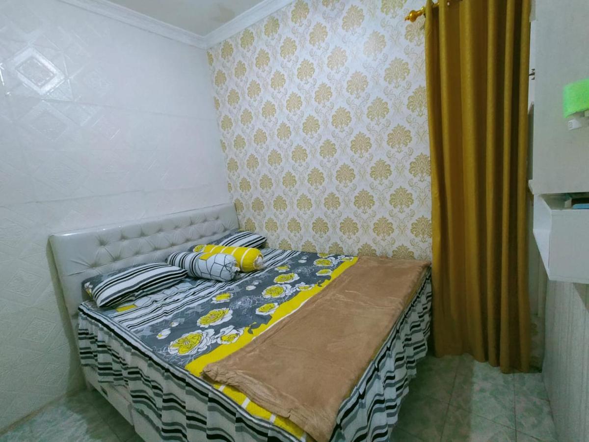 Shifana Homestay Syariah Yogyakarta Exterior photo