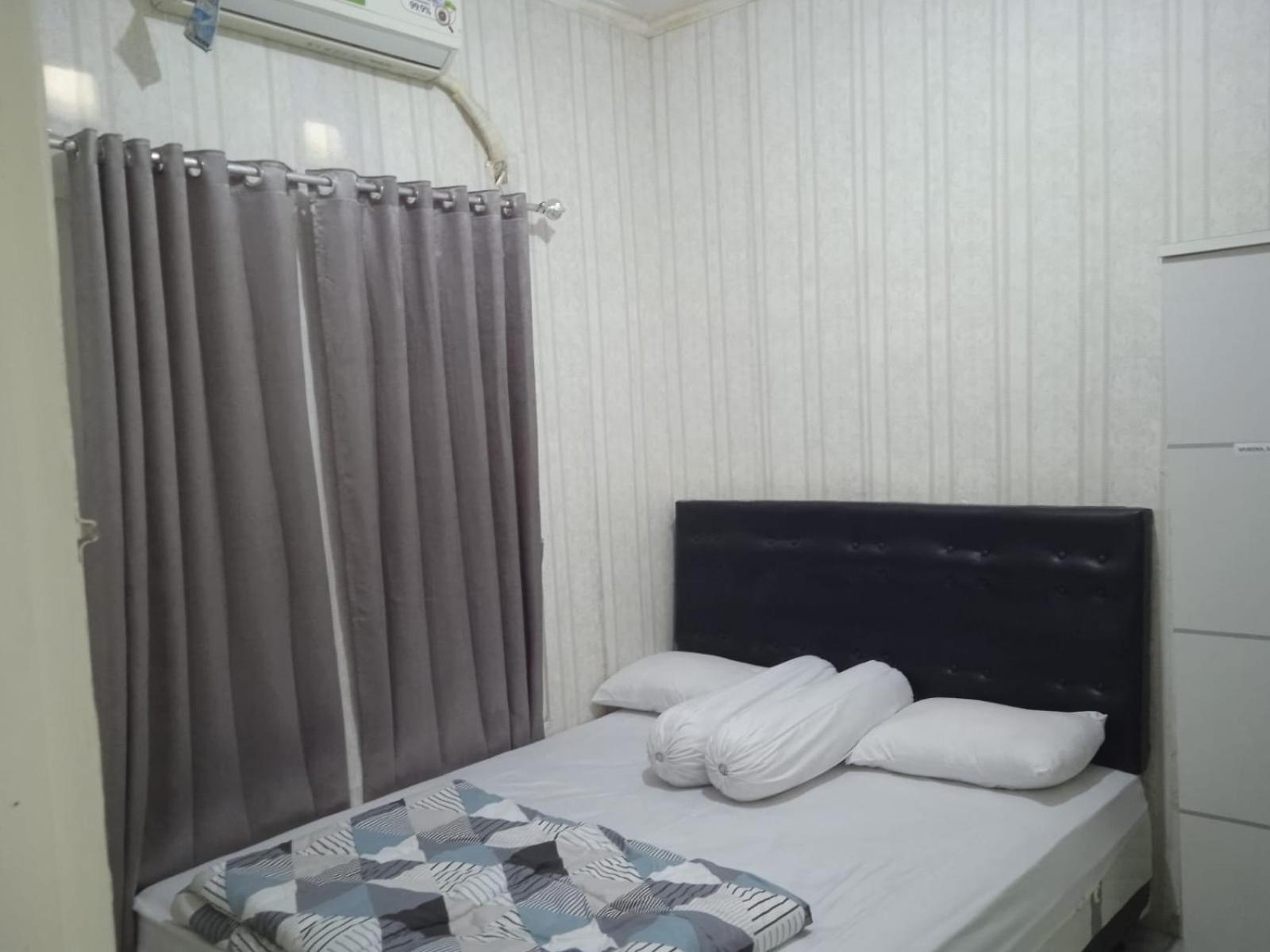Shifana Homestay Syariah Yogyakarta Exterior photo